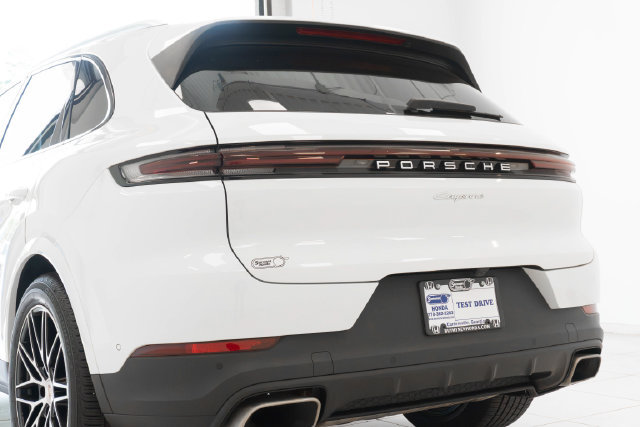 Used 2025 Porsche Cayenne w/ Premium Package Plus AWD/4WD image 28