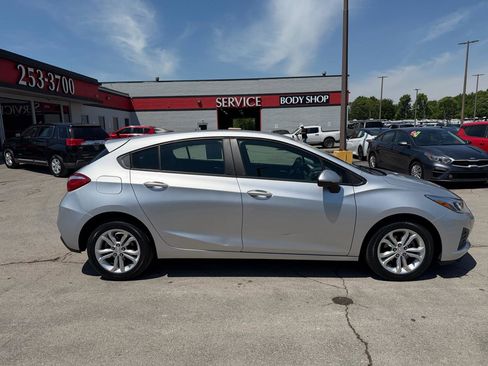 Used 2019 Chevrolet Cruze LS w/ LS Convenience Package FWD image 2