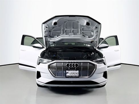 Used 2019 Audi e-tron Prestige w/ Prestige Package image 23