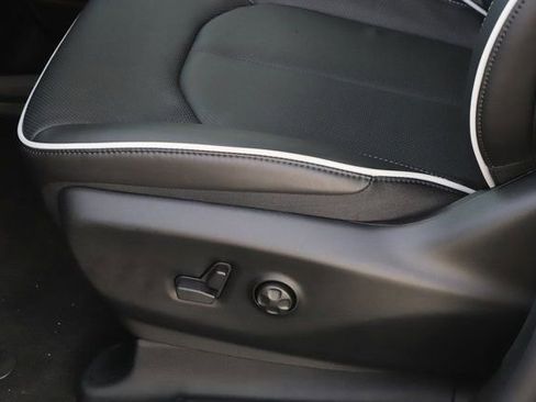 New 2026 Chrysler Pacifica Limited w/ S Appearance Package image 15