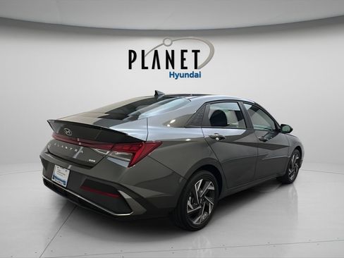 Used 2025 Hyundai Elantra SEL FWD image 6