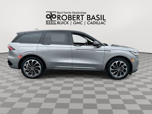 Used 2024 Lincoln Nautilus Reserve w/ Equipment Group 202A AWD/4WD image 9