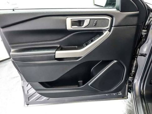 Used 2022 Ford Explorer XLT AWD/4WD image 26