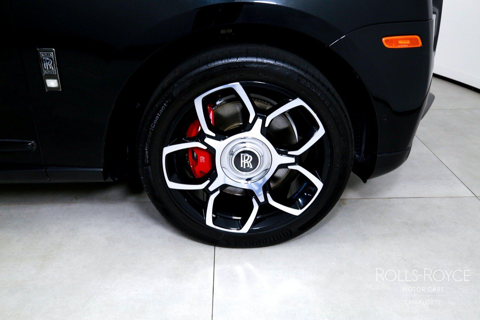 Used 2020 Rolls-Royce Cullinan Black Badge AWD/4WD image 33