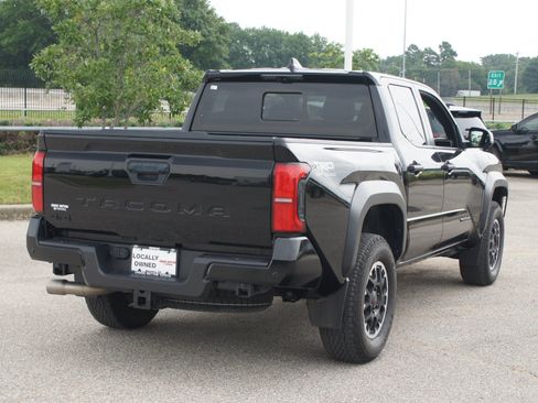 Used 2024 Toyota Tacoma TRD Off-Road w/ TRD Off Road Premium Package AWD/4WD image 20