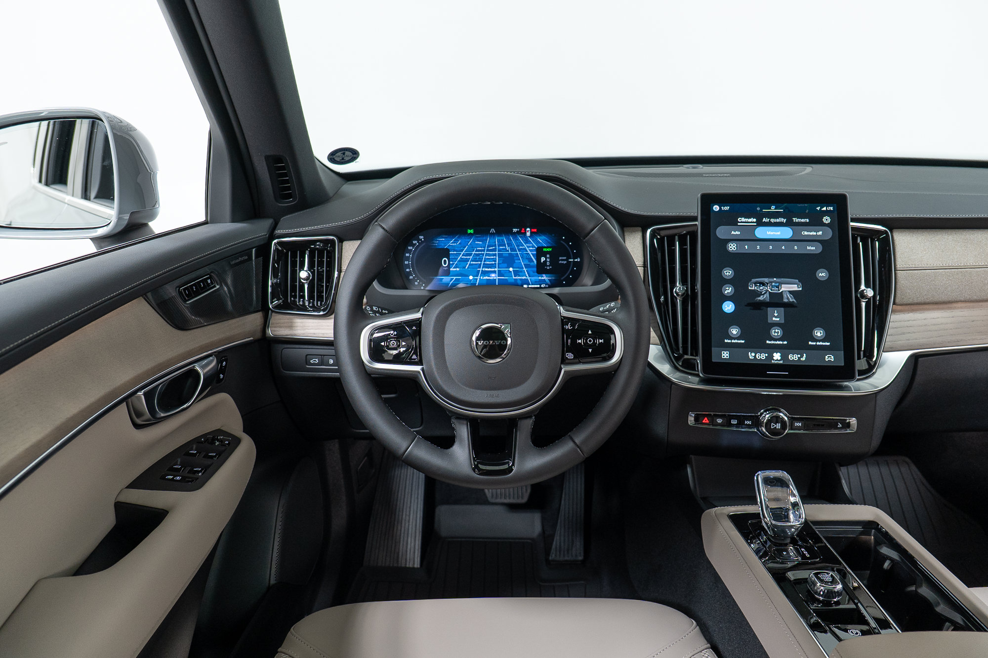 New 2026 Volvo XC90 T8 Plus w/ Protection Package Premier AWD/4WD image 17
