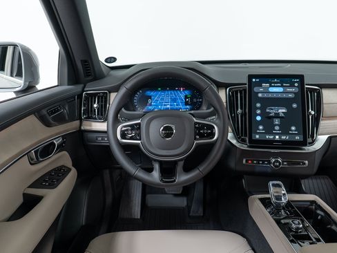 New 2026 Volvo XC90 T8 Plus w/ Protection Package Premier AWD/4WD image 17