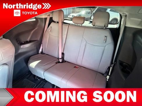 Certified 2025 Toyota Sienna XLE FWD image 8