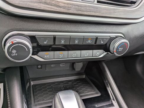 Used 2024 Nissan Altima 2.5 SV w/ SV Premium Package image 16