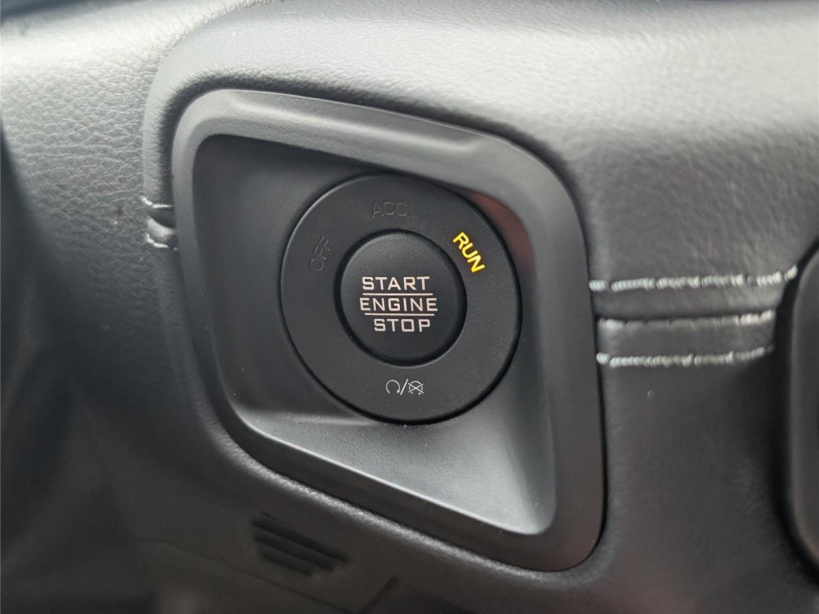 Used 2025 Jeep Wrangler Unlimited Sahara AWD/4WD image 25