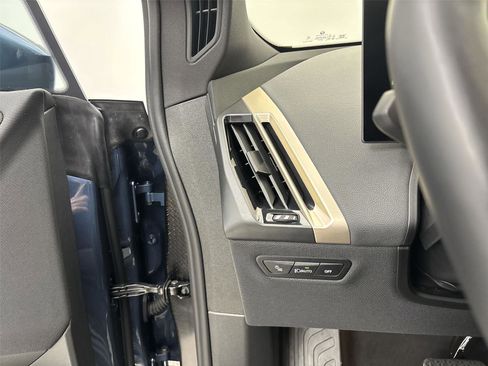 Used 2026 BMW iX xDrive60 w/ Dynamic Handling Package image 31