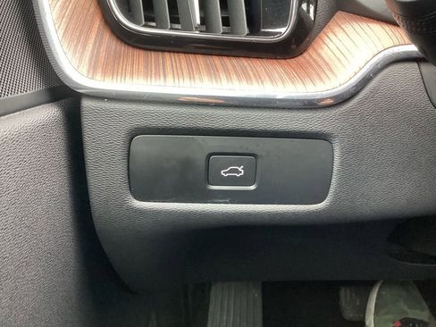 Used 2024 Volvo XC60 B5 Plus image 25