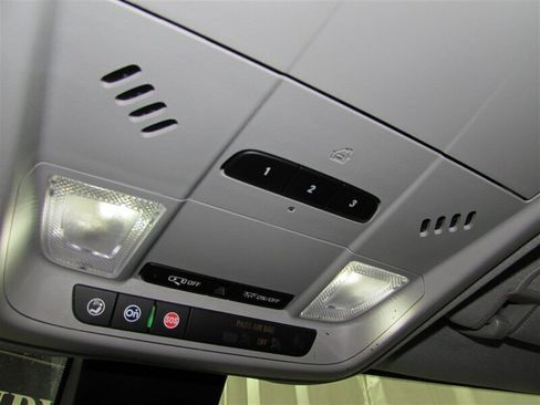 Used 2023 GMC Terrain SLT image 36