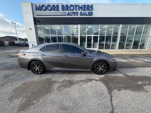 Used 2023 Toyota Camry SE FWD image 1