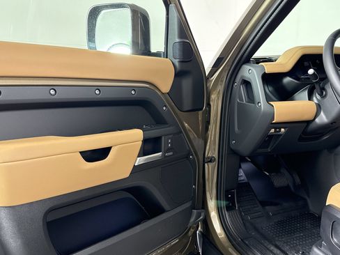 New 2026 Land Rover Defender 110 X-Dynamic SE AWD/4WD image 5