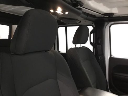 Used 2021 Jeep Gladiator Sport image 20