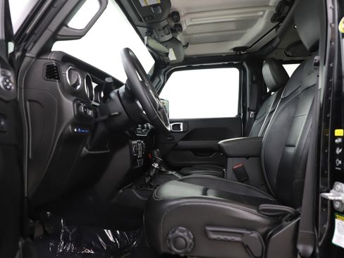 Used 2022 Jeep Wrangler Unlimited Sahara w/ Cold Weather Group image 23