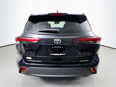 Used 2024 Toyota Highlander XLE image 6