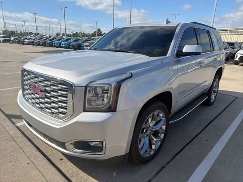 Used 2017 GMC Yukon SLT image 1