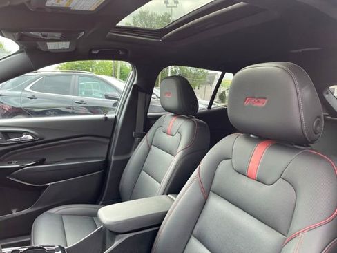 Used 2024 Chevrolet Trax RS w/ Sunroof Package FWD image 14