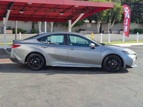 Used 2025 Toyota Camry SE FWD image 4