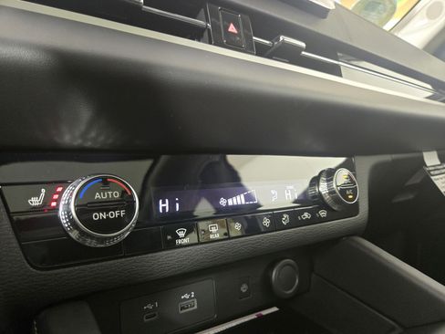 New 2025 Mitsubishi Outlander SE image 28