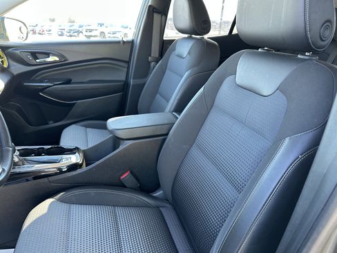 Used 2024 Chevrolet Trax LT w/ LT Convenience Package image 15