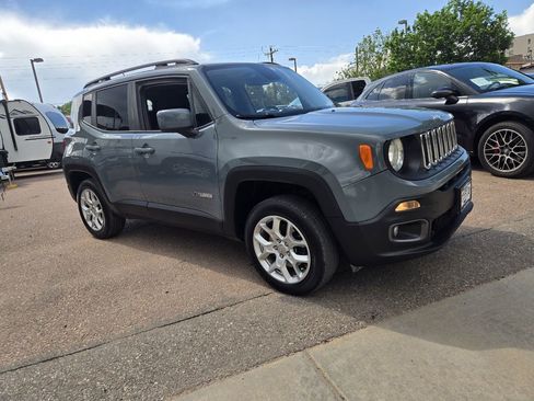 Used 2017 Jeep Renegade Latitude w/ Cold Weather Group AWD/4WD image 14