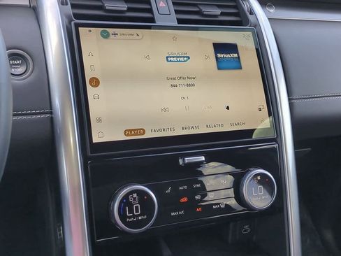 Used 2024 Land Rover Discovery Metropolitan Edition image 28