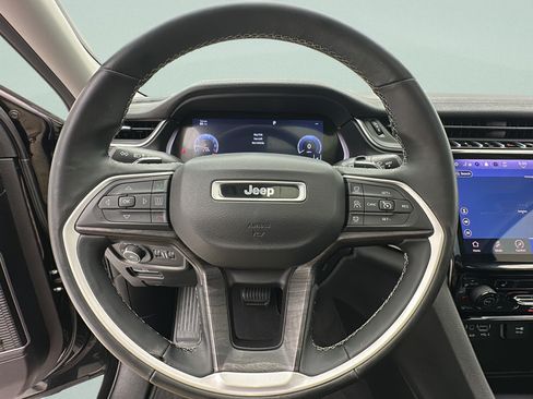 Used 2021 Jeep Grand Cherokee L Limited AWD/4WD image 17