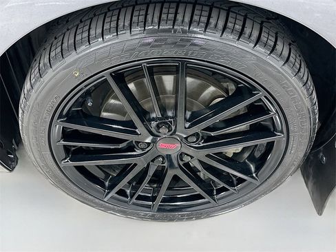 Used 2024 Subaru Impreza 2.0i Sport image 32