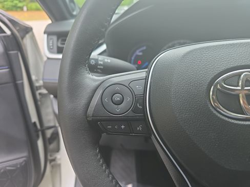 Used 2022 Toyota RAV4 XSE AWD/4WD image 16
