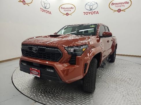 Used 2025 Toyota Tacoma TRD Sport RWD image 2