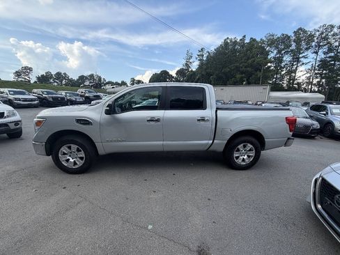 Used 2017 Nissan Titan SV AWD/4WD image 6