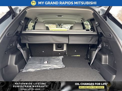 New 2026 Mitsubishi Outlander SE AWD/4WD image 12