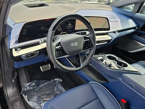 Certified 2025 Cadillac Optiq Sport 2 w/ LPO, Floor Liner Package AWD/4WD image 12