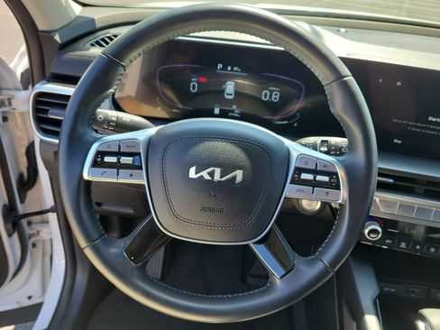 Used 2023 Kia Telluride LX FWD image 23