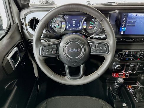 Used 2024 Jeep Wrangler Unlimited AWD/4WD image 5