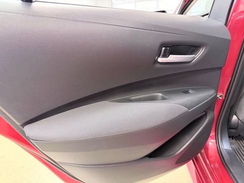 Used 2020 Toyota Corolla LE FWD image 16