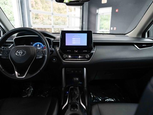Used 2023 Toyota Corolla Cross XLE image 20