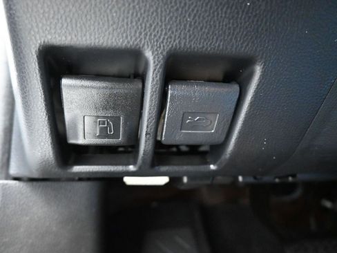 Used 2022 Toyota RAV4 XLE w/ Convenience Package image 24