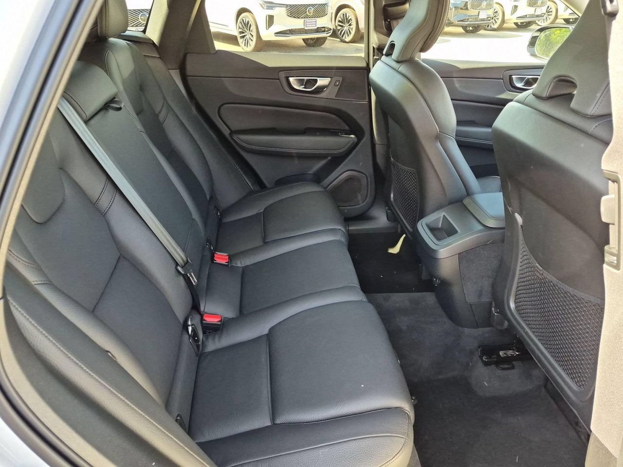 Certified 2024 Volvo XC60 B5 Plus AWD/4WD image 25