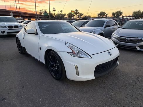 Used 2016 Nissan 370Z Coupe RWD image 3