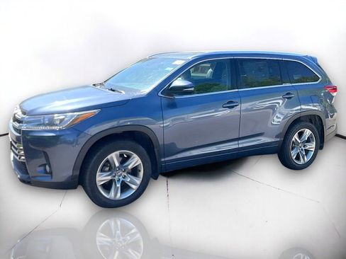 Used 2017 Toyota Highlander Limited AWD/4WD image 2