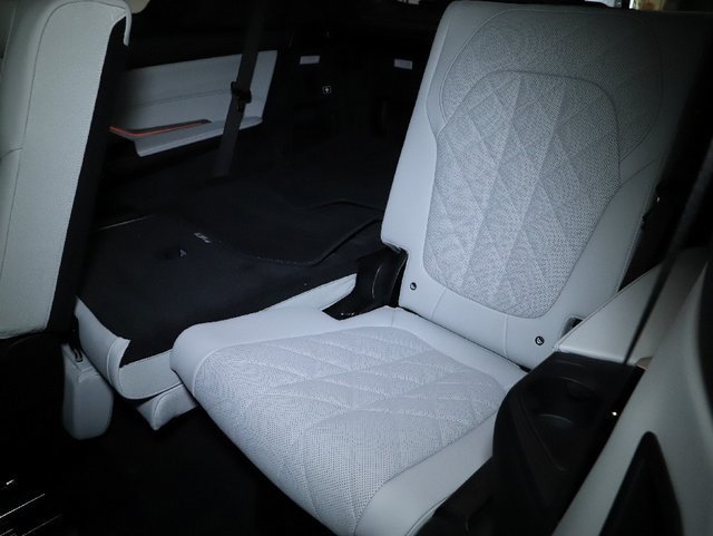 Used 2027 BMW X7 xDrive40i AWD/4WD image 15