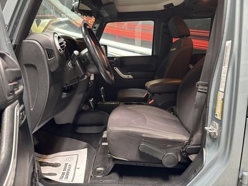 Used 2014 Jeep Wrangler Unlimited Sahara w/ Max Tow Package image 5