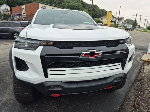 Used 2025 Chevrolet Colorado ZR2 w/ Technology Package AWD/4WD image 2