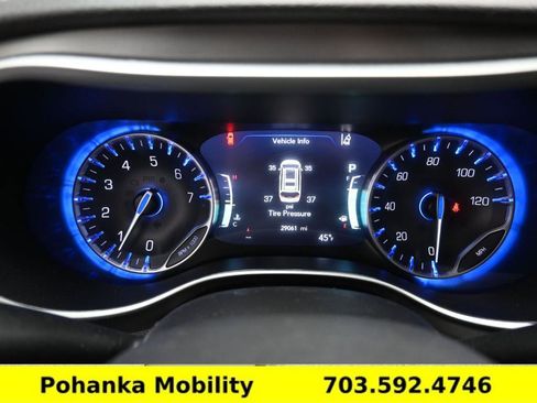 Used 2024 Chrysler Pacifica Touring-L image 8