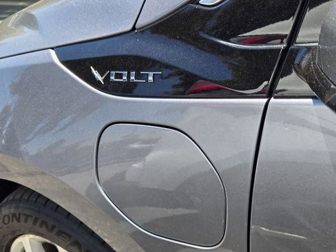 Used 2018 Chevrolet Volt Premier w/ Driver Confidence Package FWD image 6