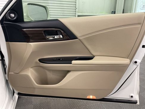 Used 2016 Honda Accord Touring image 36